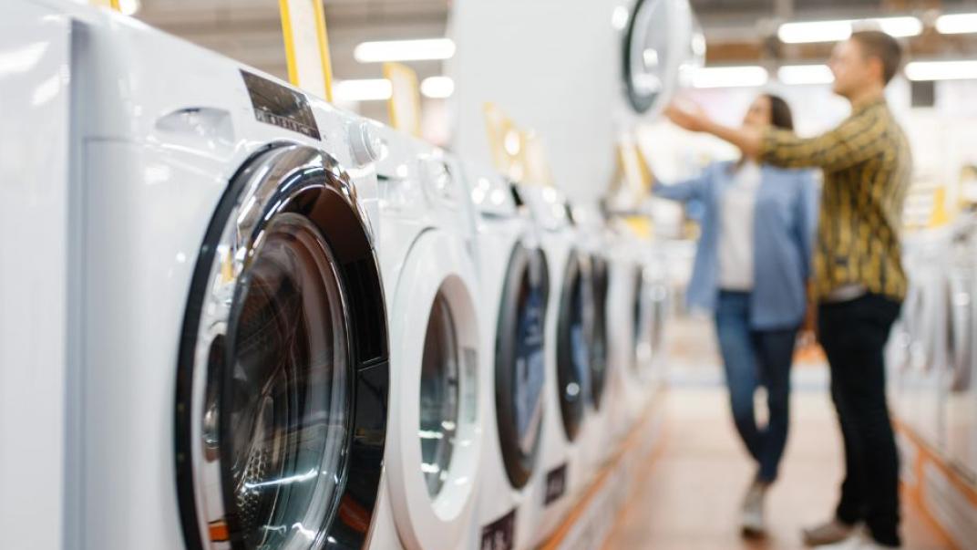 Mensne zoeken wasmachine uit 
